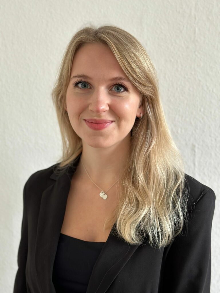 2c6f5648 8af8 4021 b5d9 3215a9b8bfe6 768x1024