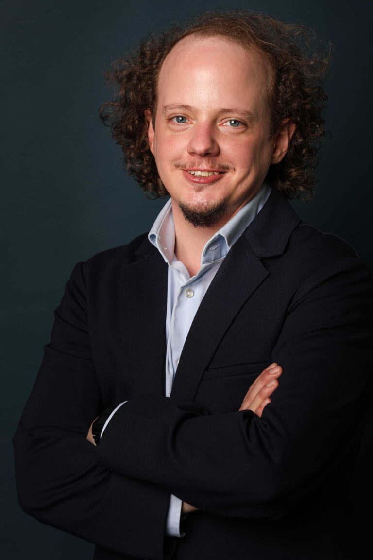 Bewerbungsfoto Helsper compressed 768x1152